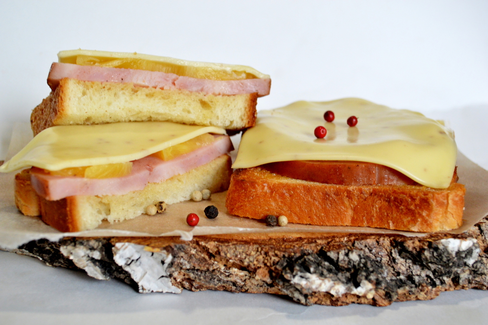 Бутерброд с ветчиной и сыром