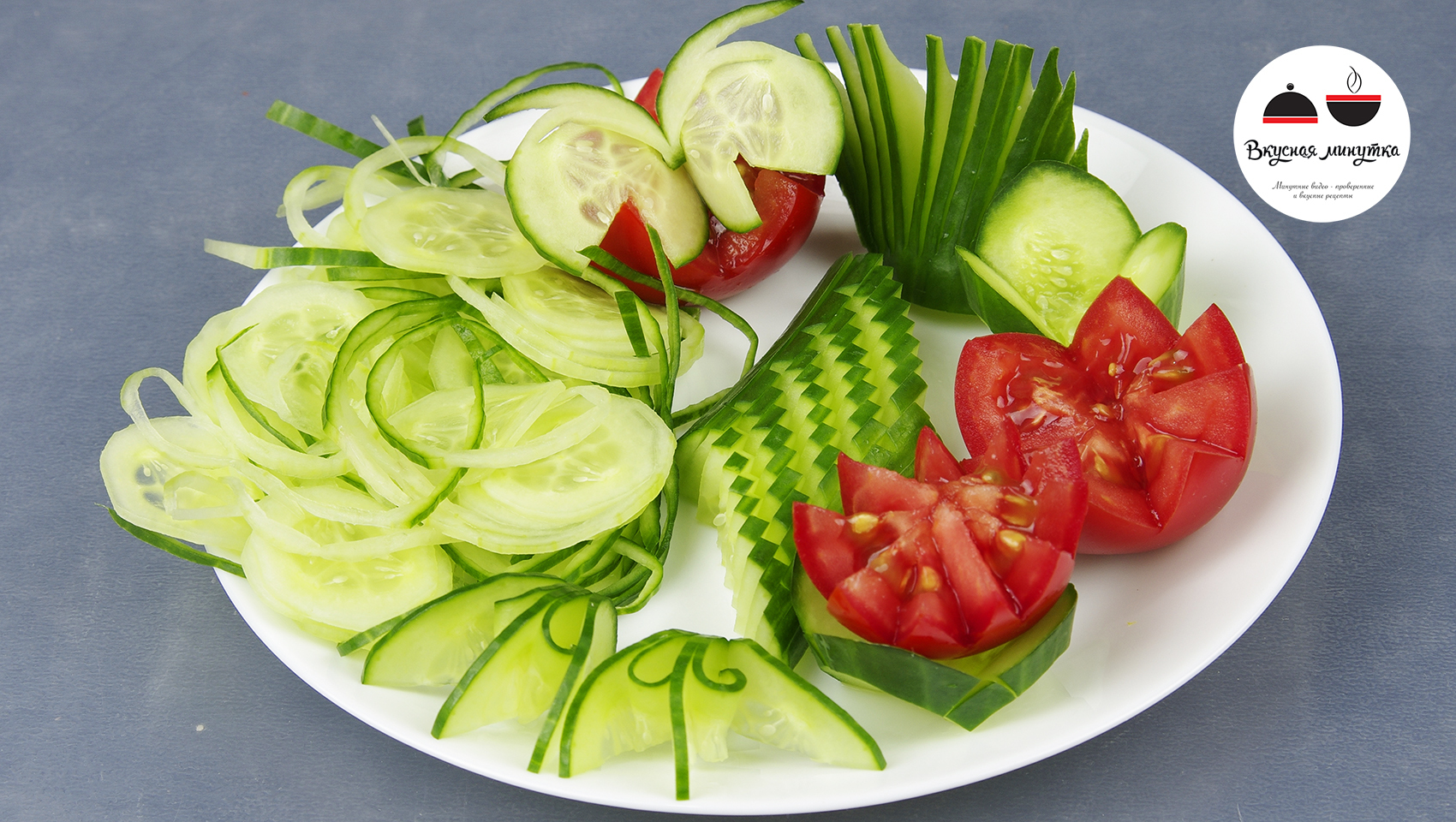 Ингредиенты для красивого салата из огурцов и помидоров
