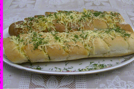 Багет с сырно -чесночной начинкой