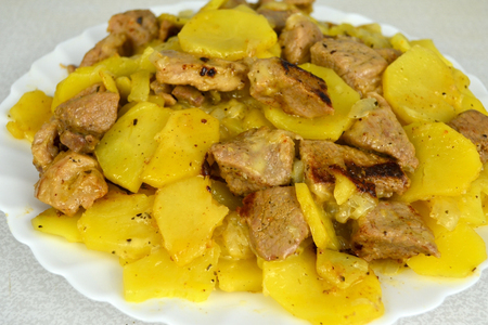 Жареная картошка с мясом на сковороде - 8 ЛОЖЕК