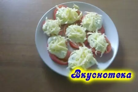 Закуска из помидор и сыра