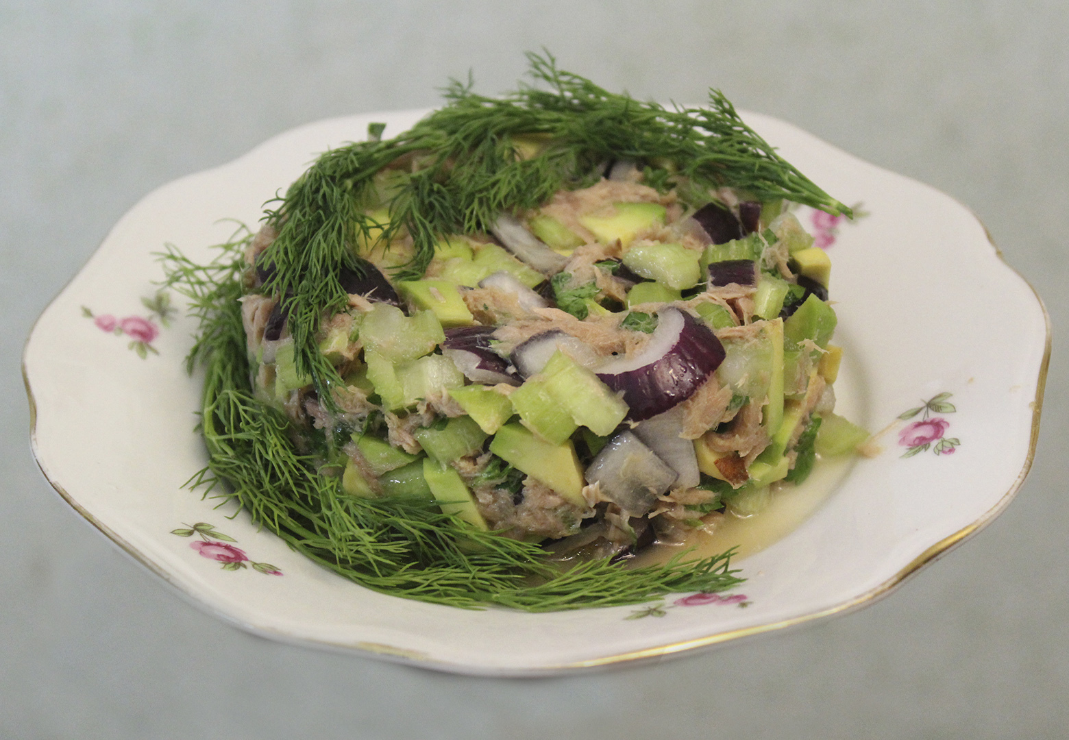 Салат с тунцом консервированным с авокадо рецепт пошаговым фото