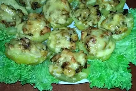 Картофель фаршированный  курицей и грибами.