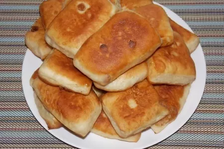 Лепёшки с изюмом.