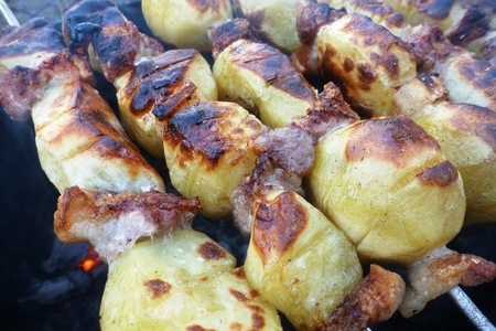 Свиной шашлык с картофелем в духовке, рецепт с фото — конференц-зал-самара.рф