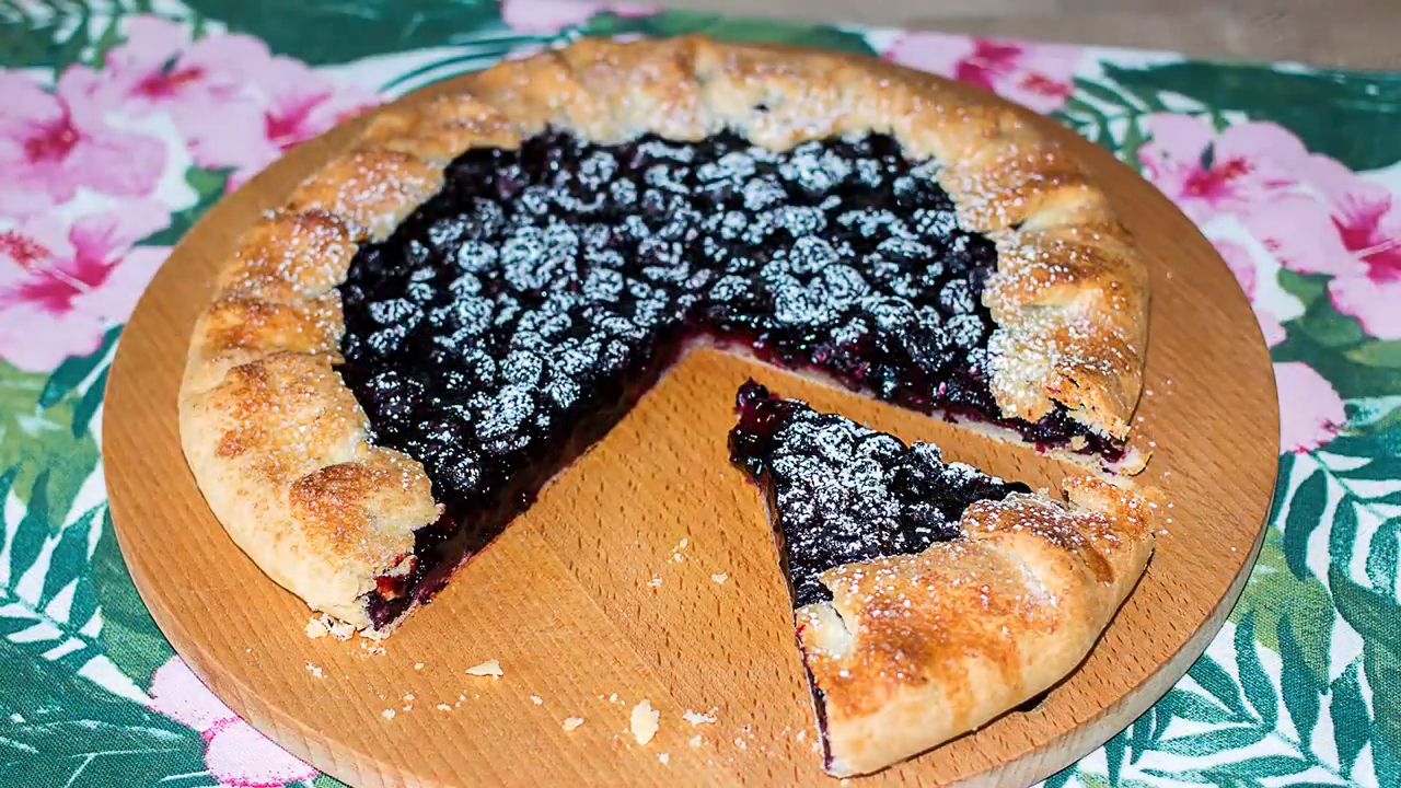 Пирог с черникой замороженной из дрожжевого теста в духовке рецепт с фото