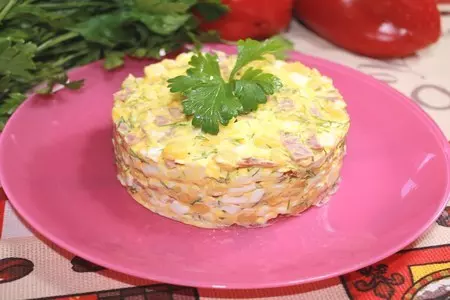 Очень быстрый салат из яиц и кукурузы.