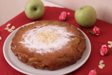 Фото к рецепту: Яблочный пирог перевертыш