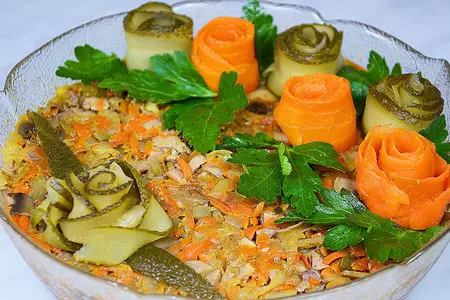 Салат без майонеза с куриной печенью и шампиньонами