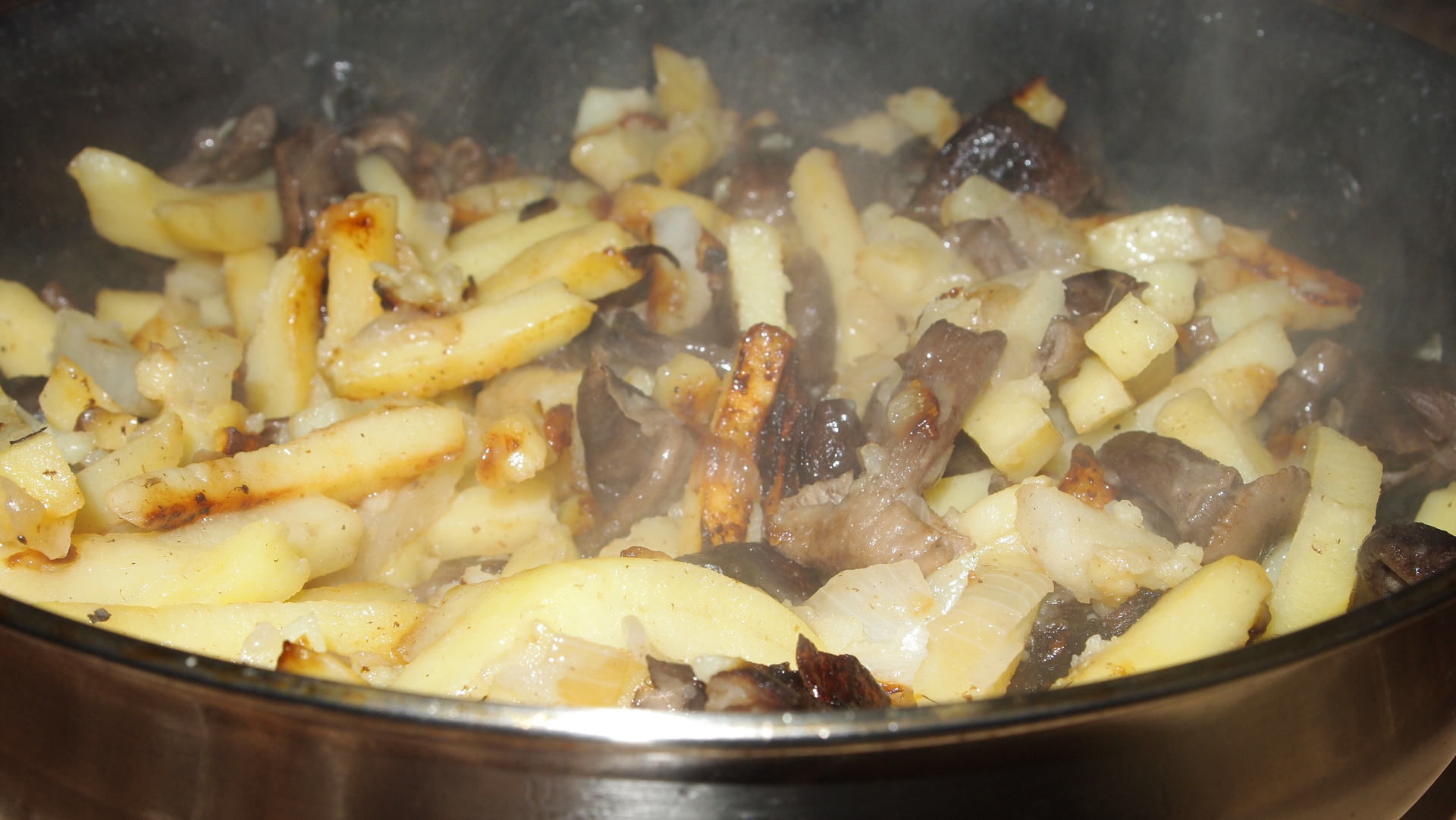 Картошка с маслятами жареная в духовке