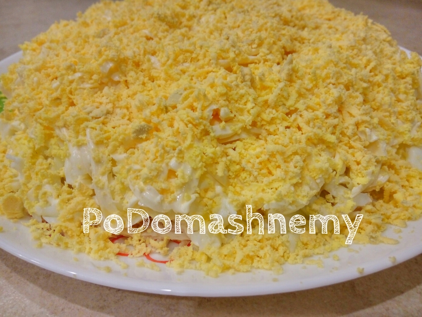 Салат с яйцом, огурцом, зелёным луком и сыром — рецепт с фото пошагово
