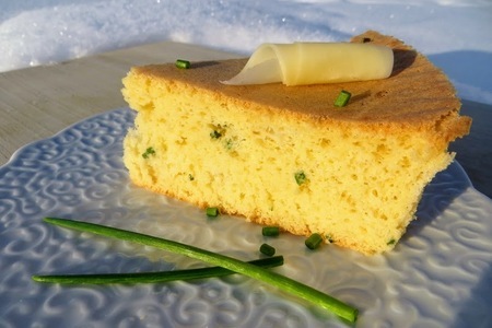 Бисквит с сыром и зеленым луком