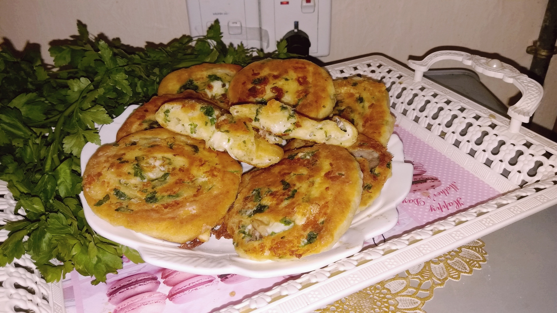 Картофельная лепешка с курицей и сыром в духовке