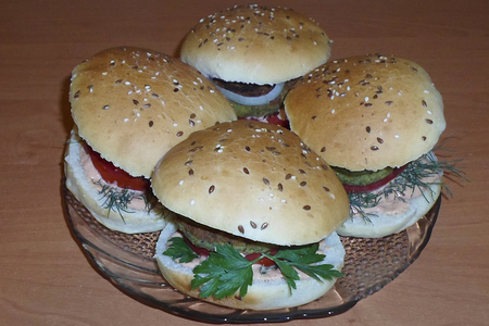 Фото к рецепту: Домашние бургеры (гамбургеры)