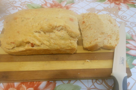 Фото к рецепту: Ароматный томатный хлеб