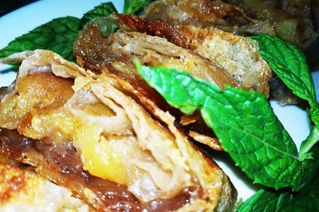 Фото к рецепту: Ленивый штрудель с яблоками из лаваша