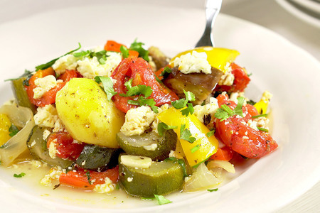 Фото к рецепту: Бриам. греческое рагу из овощей