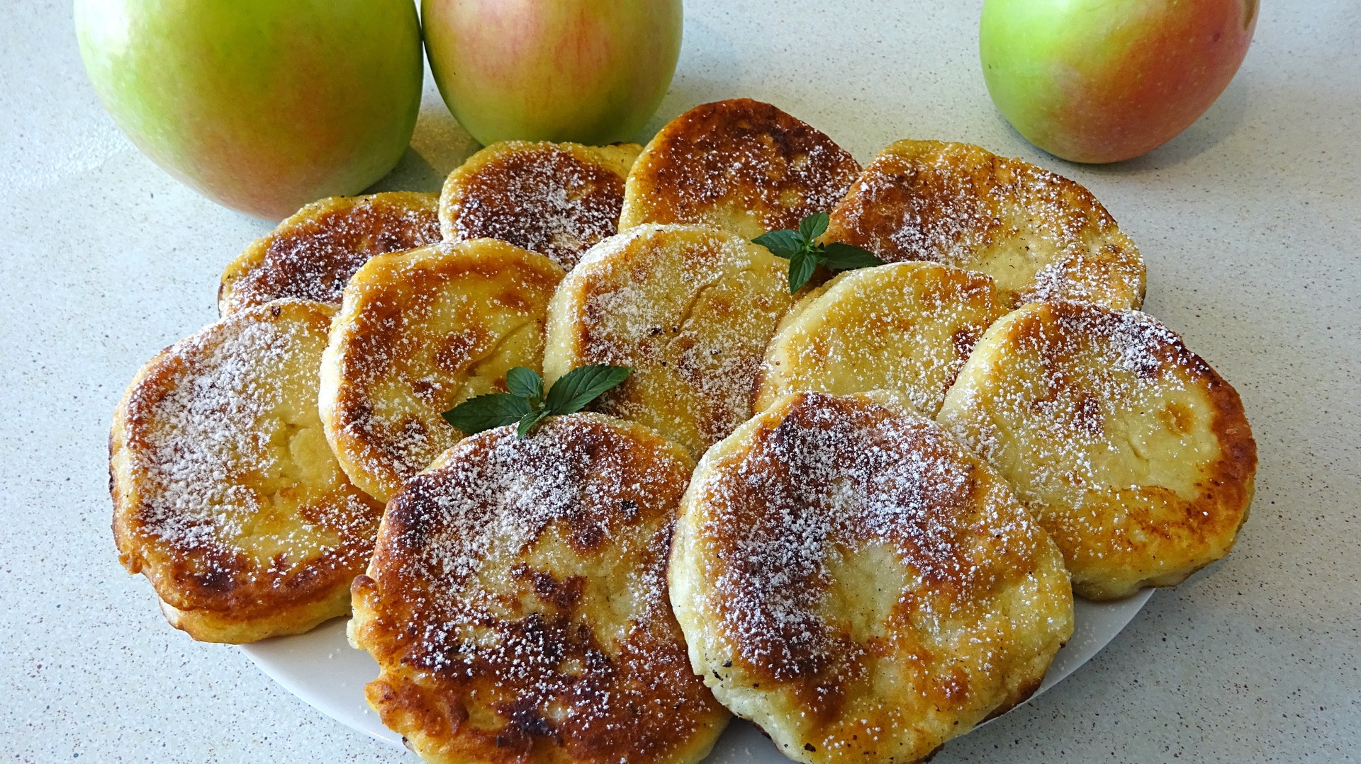 Рецепт оладий с манкой и яблоками