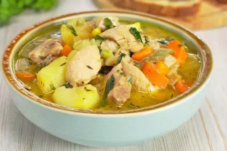 Тушеная курица с картофелем и овощами