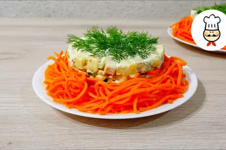 Новый новогодний салат с курицей и крекерами