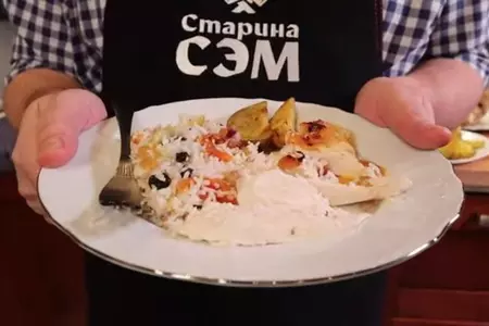 Новогодняя курица в духовке с двумя гарнирами