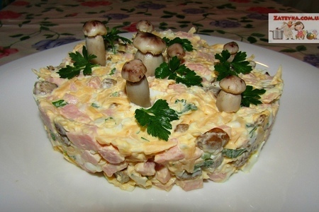 Фото к рецепту: Салат с ветчиной, грибами и сыром