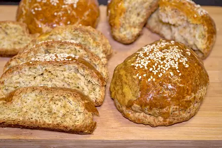 Булочки с сыром и зеленью на пахте