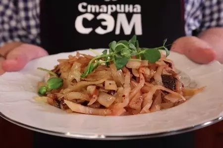 Тушёная капуста с черносливом