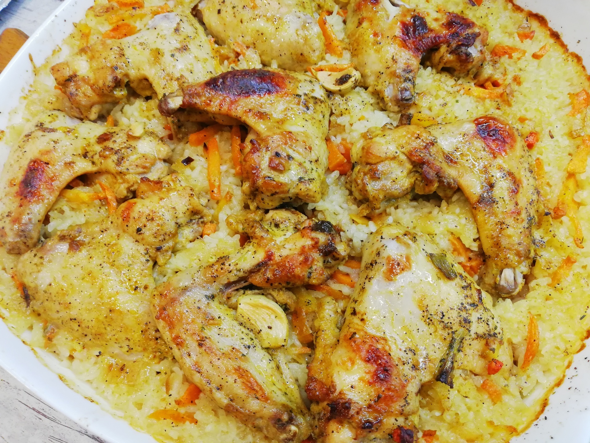Жареный рис по-тайски с куриными крылышками