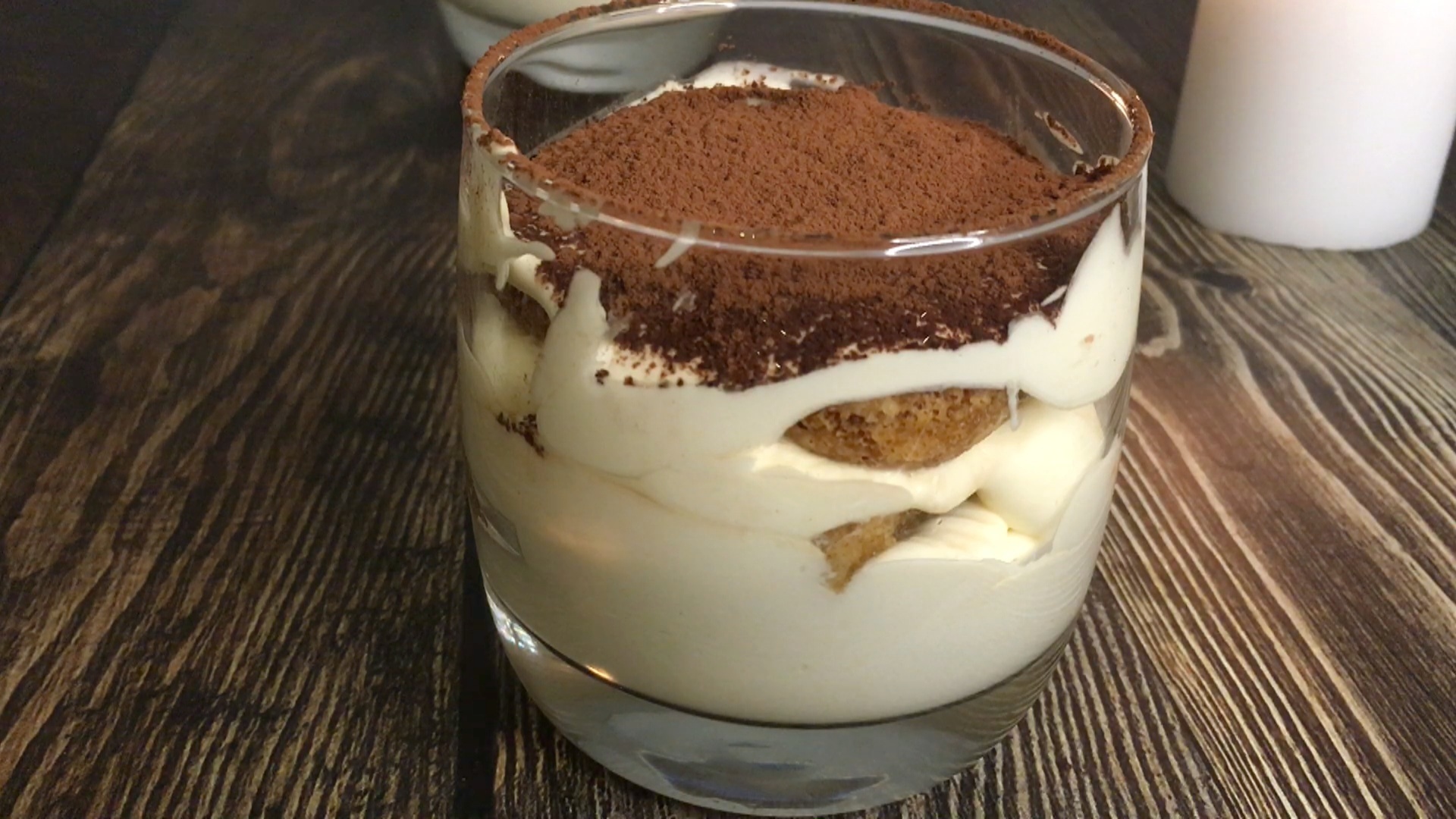 Десерт тирамису в стакане