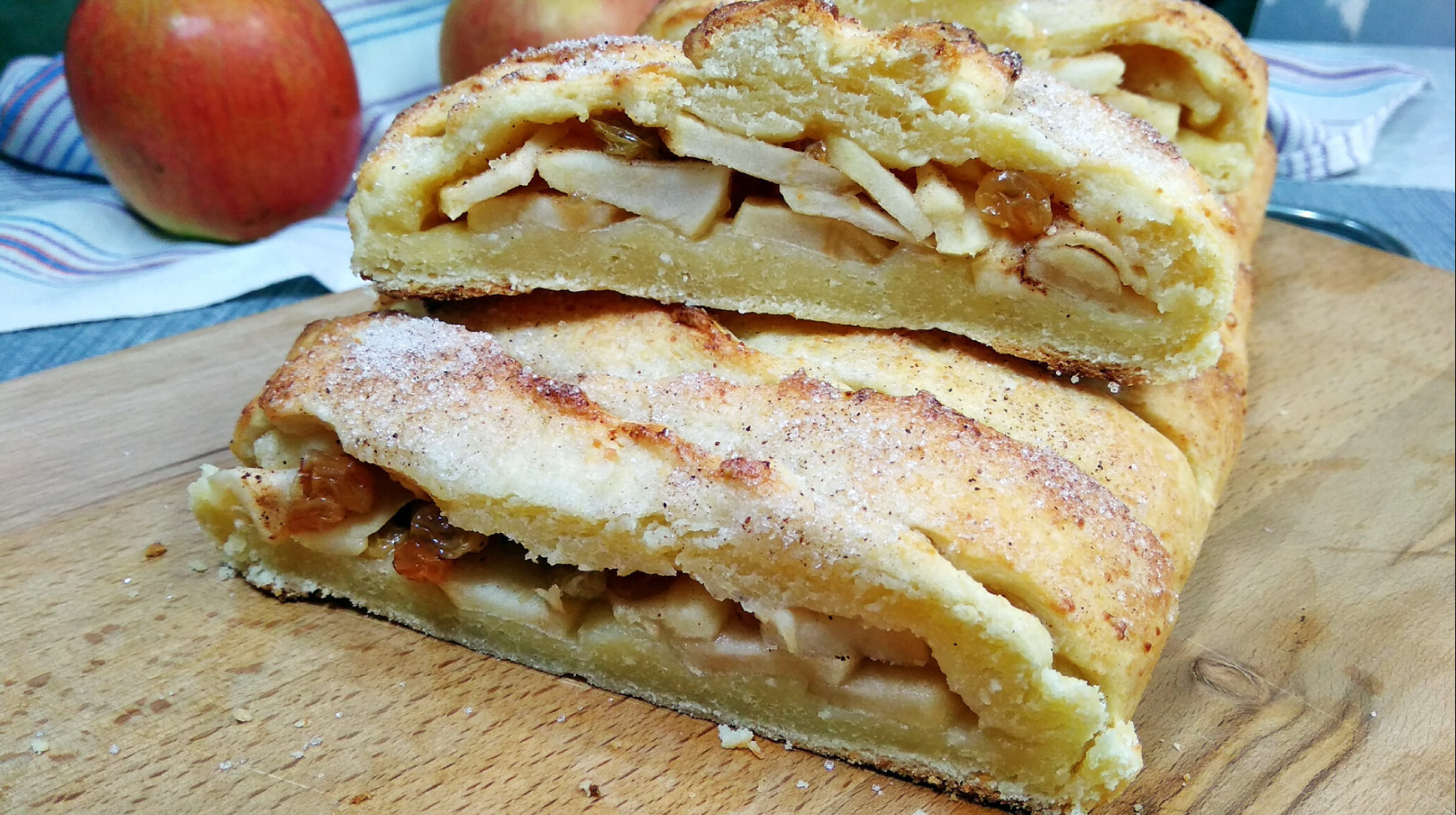 Яблочный пирог из дрожжевого теста рецепт с фото пошагово в духовке