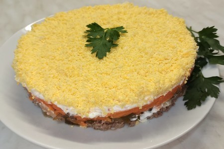 Салат «Обжорка» с печенью и солеными огурцами слоями