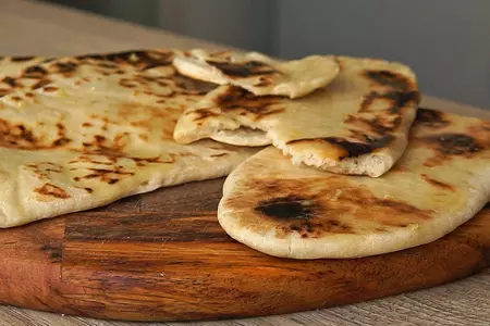 Чесночный хлеб нан (naan)