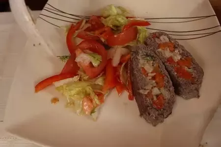 Мясной рулет с моцареллой