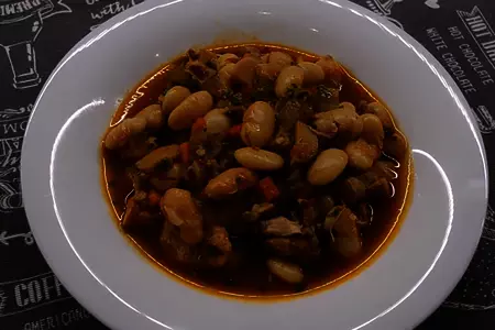 Фасоль с мясом и овощами