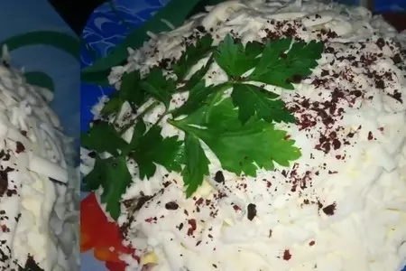 Салат с сыром и зеленым луком