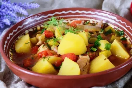 Овощное рагу с картошкой, кабачками и курицей