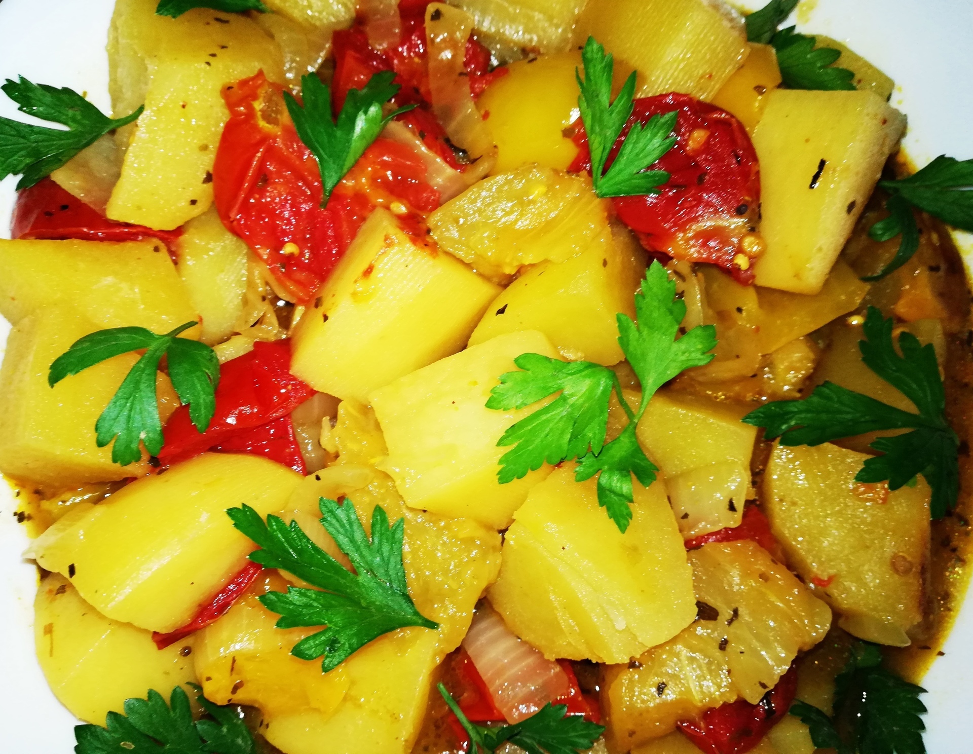 Скумбрия в духовке с картошкой и овощами рецепты с фото простые и вкусные