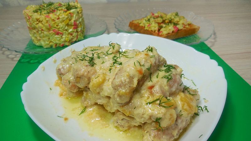 Мясные рулетики из свинины с начинкой на сковороде