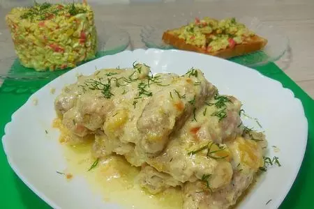 Мясные пальчики в соусе с пикантной начинкой