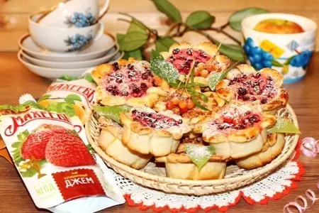 Цветочные пироги с творогом и джемом «махеевъ» «кусочки лета»