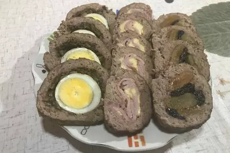 Ассорти из мясных рулетов