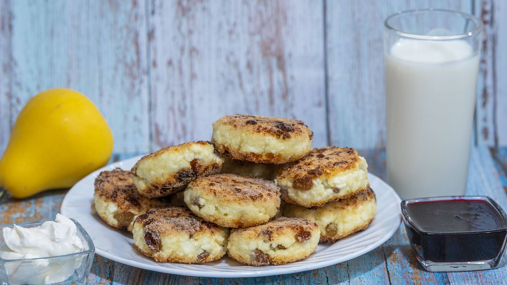 Творожные сырники без муки, с изюмом и манкой - пошаговый рецепт с фото  (2747 просмотров)