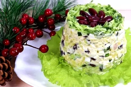 Салат с красной фасолью и курицей