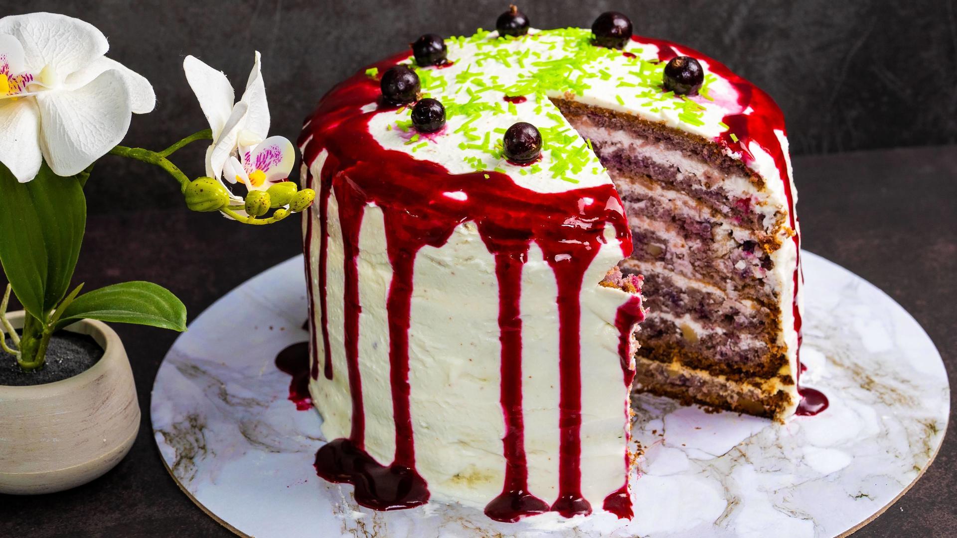 Бисквитный торт с клубникой, пошаговый рецепт с фото на 442 ккал