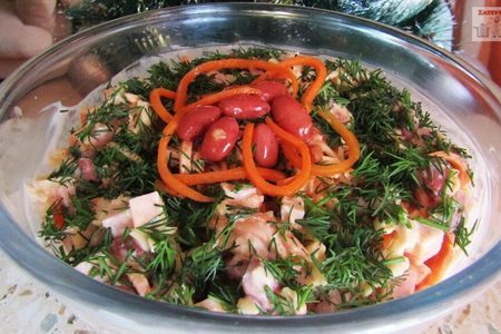 Фото к рецепту: Салат с ветчиной, фасолью и морковью по-корейски