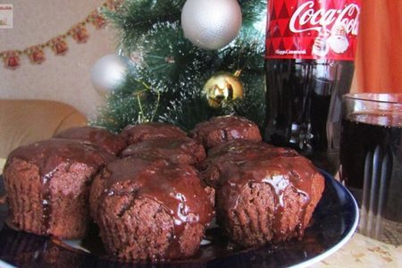 Фото к рецепту: Кексы «кока-кола»