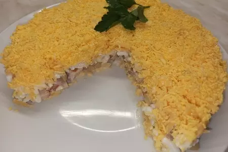 Салат с копчёной курицей и грибами