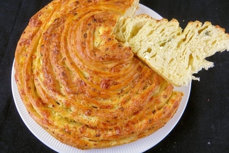 Вкусный слоеный пирог с творогом и сыром (без особых хлопот)
