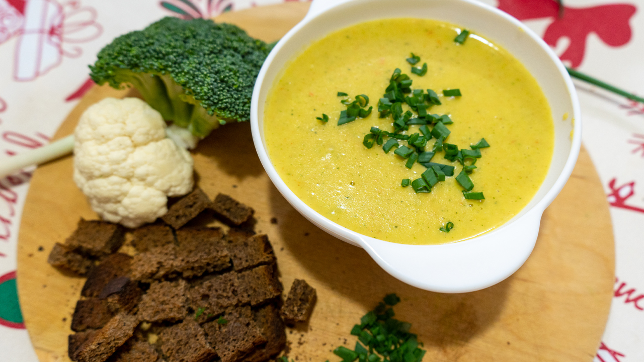 Сырный суп с цветной капустой, пошаговый рецепт на ккал, фото, ингредиенты - МаринаL